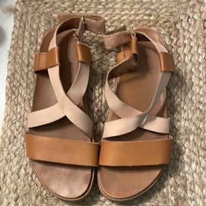 SOREL ROAMS CRISS CROSS SANDALS